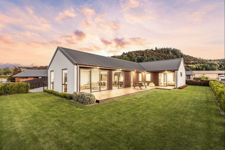 Photo of property in 19 Pounamu Avenue, Albert Town, Wanaka, 9305