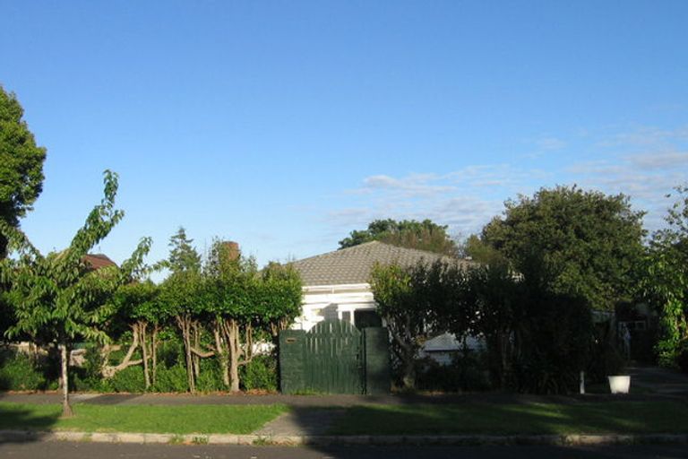 Photo of property in 2 Worcester Road, Meadowbank, Auckland, 1072