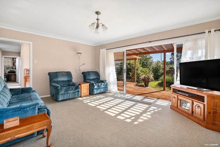 Photo of property in 6 Lucas Place, Weymouth, Auckland, 2103