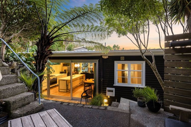 Photo of property in 114 Duncan Terrace, Kilbirnie, Wellington, 6022