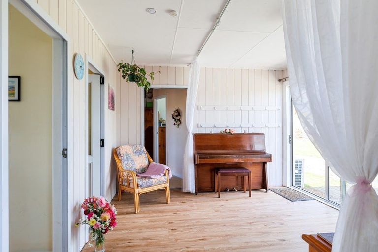 Photo of property in 18 Martin Road, Papatawa, Woodville, 4998