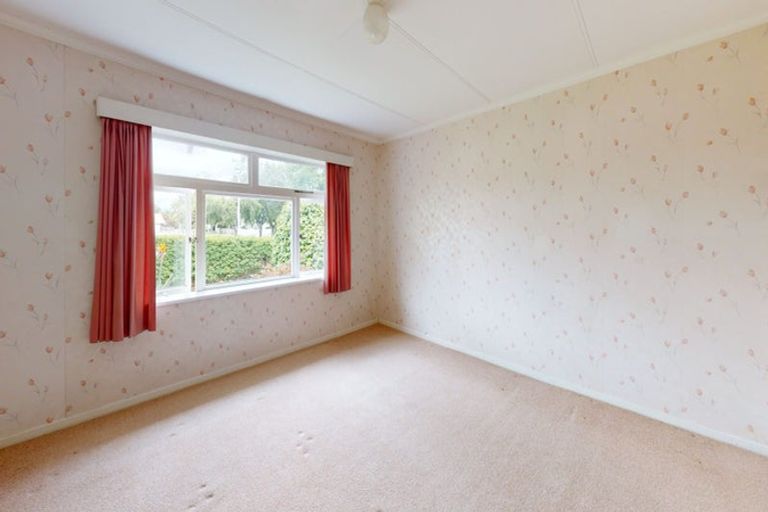 Photo of property in 12 Saint Leonard Street, Saint Johns Hill, Whanganui, 4501