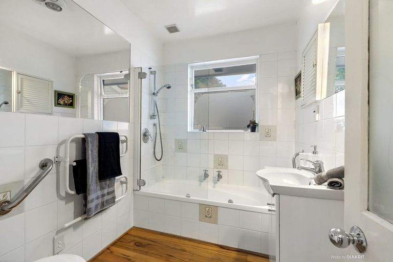 Photo of property in 283 Karaka Bay Road, Karaka Bays, Wellington, 6022