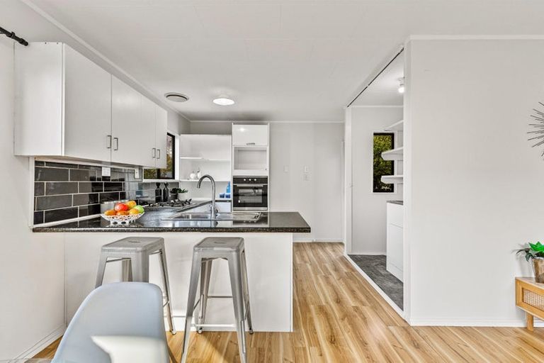 Photo of property in 2/12 Cameron Place, Ranui, Auckland, 0612