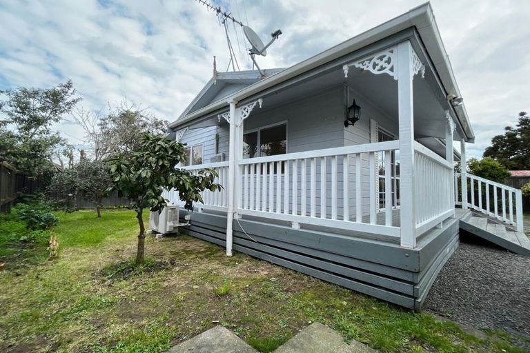 Photo of property in 34 Oxford Street, Fairfield, Hamilton, 3214