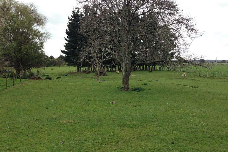 Photo of property in 435 Fitzherbert East Road, Aokautere, Palmerston North, 4471