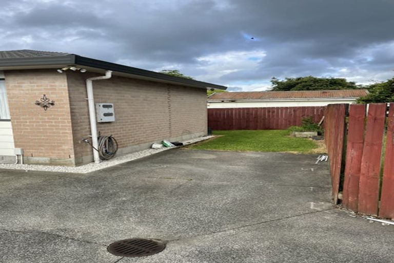 Photo of property in 2/34 Manuroa Road, Takanini, 2112