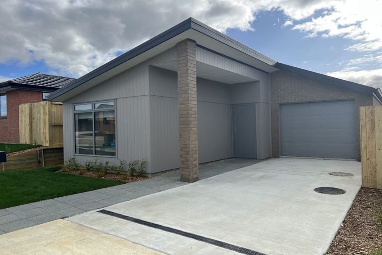 Photo of property in 35 Waruhia Crescent, Rototuna North, 3281
