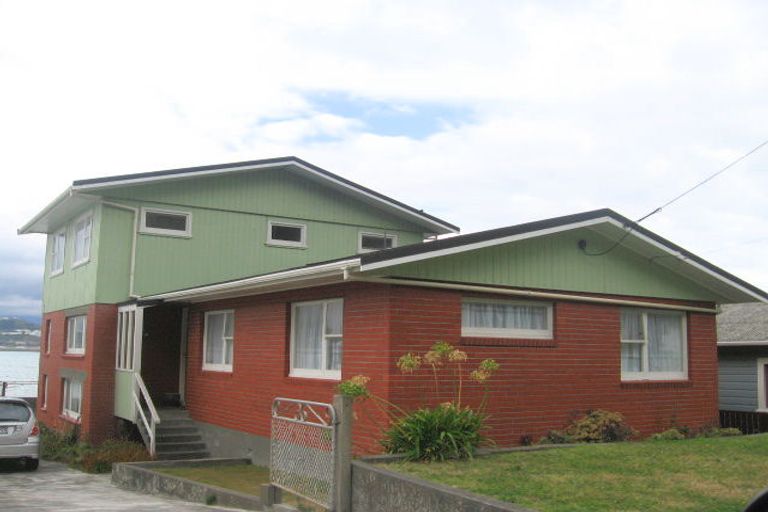 Photo of property in 267 Queens Drive, Lyall Bay, Wellington, 6022