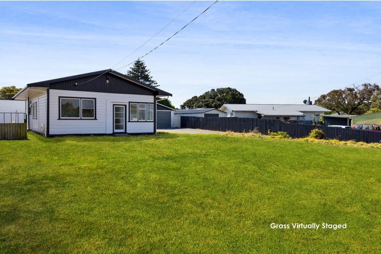 Photo of property in 35 Gladstone Street, Hawera, 4610