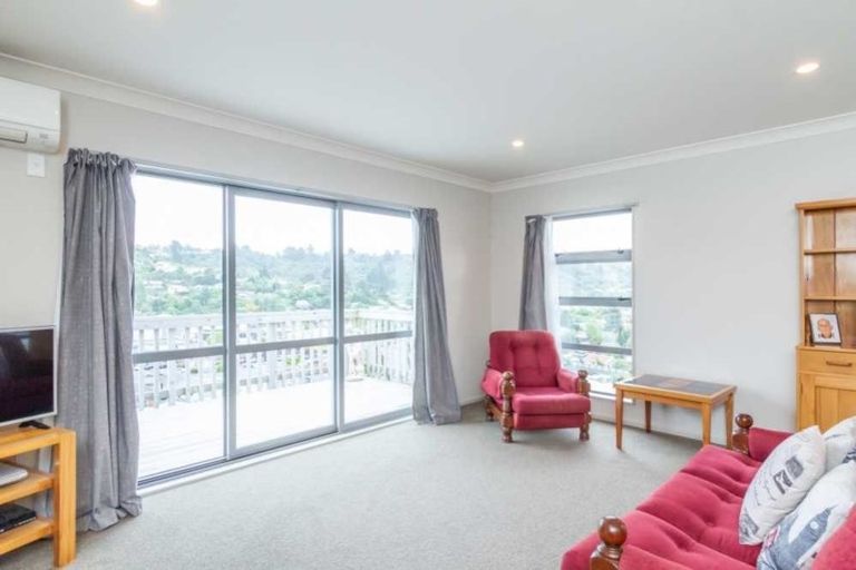 Photo of property in 32 Speldhurst Grove, Stokes Valley, Lower Hutt, 5019