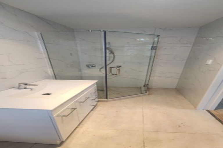 Photo of property in 39 Cascades Road, Pakuranga Heights, Auckland, 2010