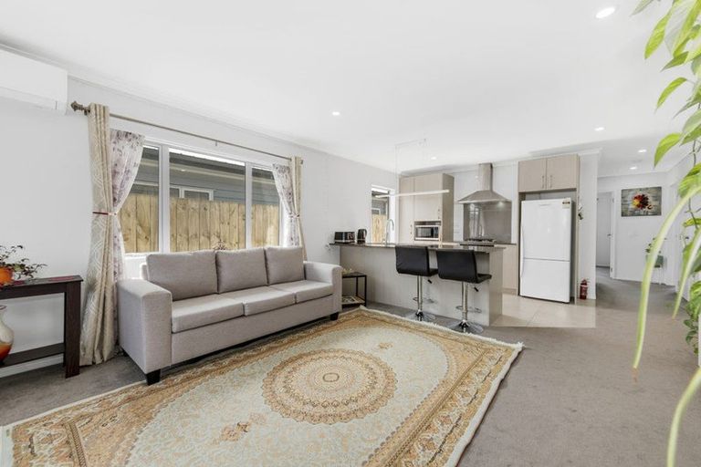 Photo of property in 13 Kapowai Boulevard, Takanini, 2112