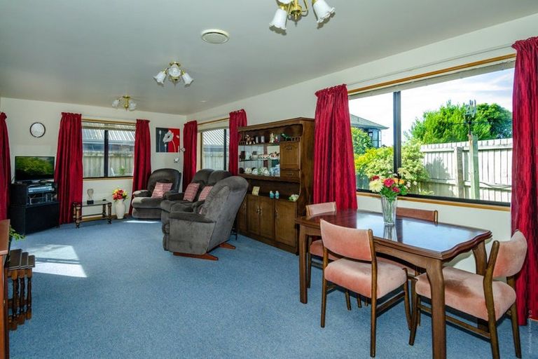 Photo of property in 2/25 Aberfoyle Place, Parklands, Christchurch, 8083