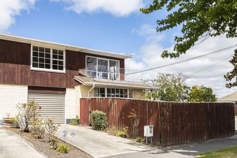 Photo of property in 1/19 Brookby Crescent, Avonhead, Christchurch, 8042