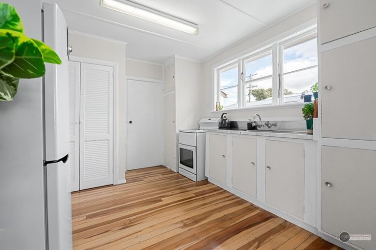 Photo of property in 295 Oxford Terrace, Avalon, Lower Hutt, 5011