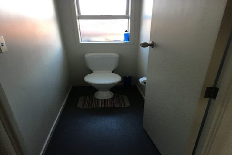 Photo of property in 2/34 Butterworth Drive, Glendene, Auckland, 0602