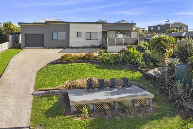 Photo of property in 18 Puka Place, Raglan, 3225
