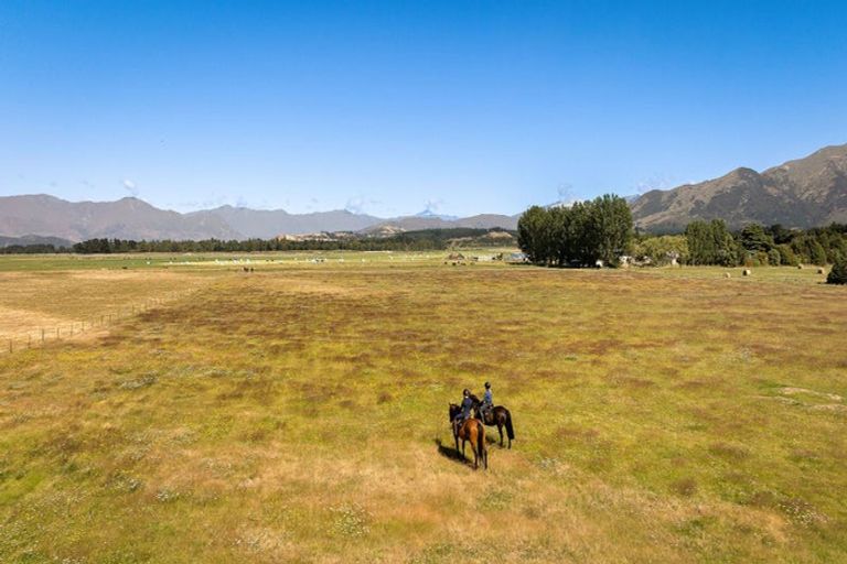 Photo of property in 24 Lachlan Avenue, Hawea Flat, Lake Hawea, 9382