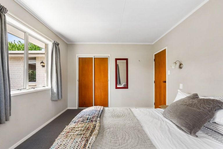 Photo of property in 37 James Cook Street, Havelock North, 4130