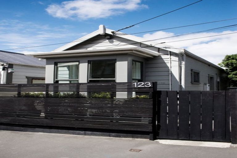 Photo of property in 123 Wallace Street, Mount Cook, Wellington, 6021