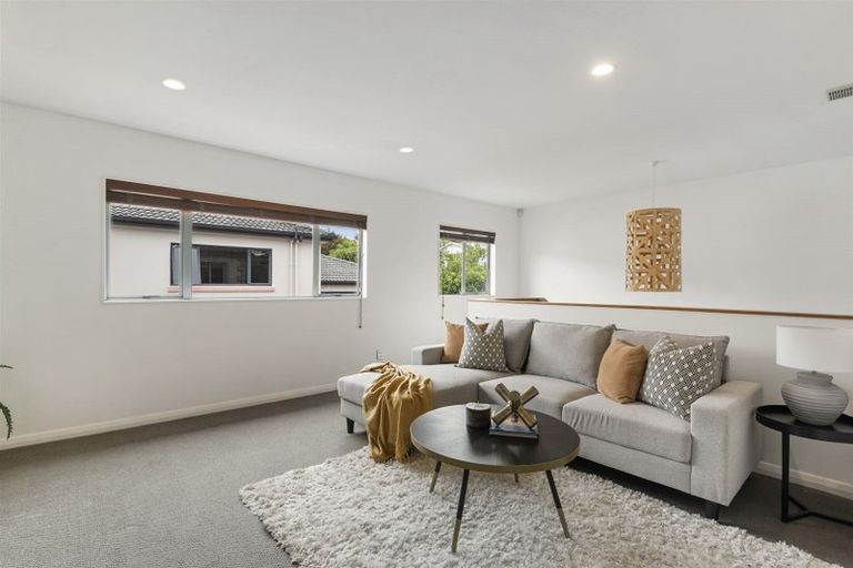 Photo of property in 27 Aorangi Place, Birkenhead, Auckland, 0626