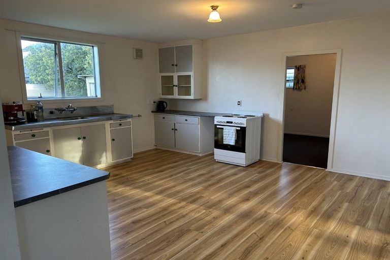 Photo of property in 1 Cotter Street, Greytown, 5712