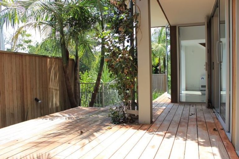 Photo of property in 2/83 Hinemoa Street, Birkenhead, Auckland, 0626