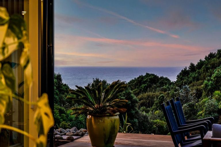 Photo of property in Tapuae, 21 Washer Road, Omata, New Plymouth, 4374