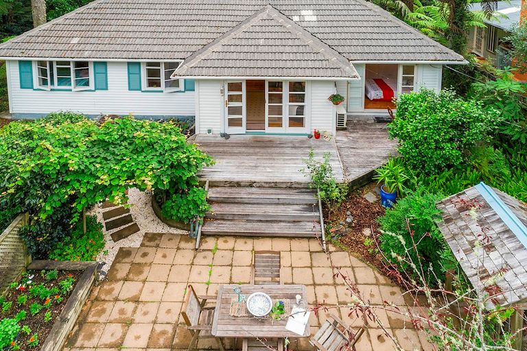 Photo of property in 97 Waima Crescent, Titirangi, Auckland, 0604