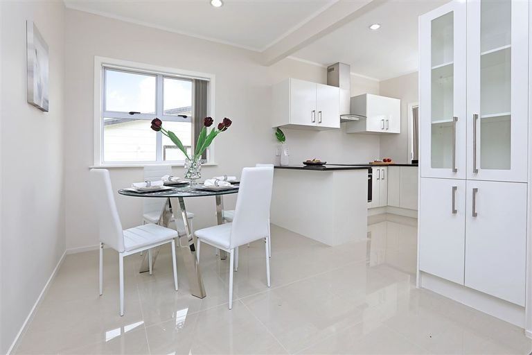 Photo of property in 2/13 Templeton Place, Clendon Park, Auckland, 2103