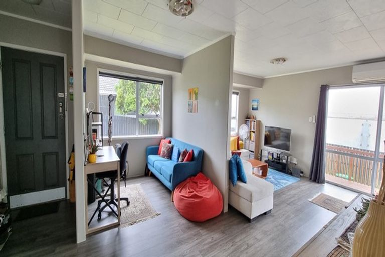 Photo of property in 17 Barbados Drive, Unsworth Heights, Auckland, 0632