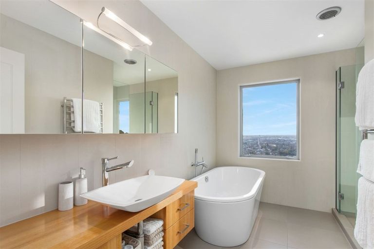 Photo of property in 22 Iles Lane, Cashmere, Christchurch, 8022