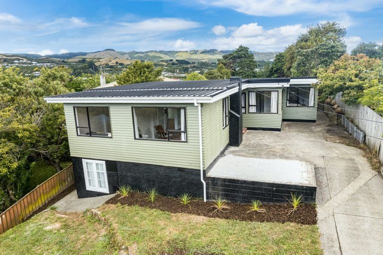 Photo of property in 25 Lincoln Avenue, Tawa, Wellington, 5028