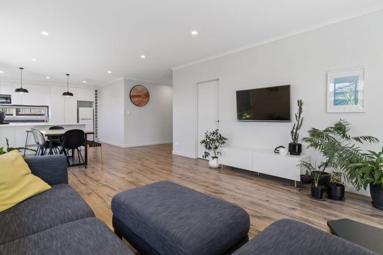 Photo of property in 33 Denny Hulme Drive, Mount Maunganui, 3116