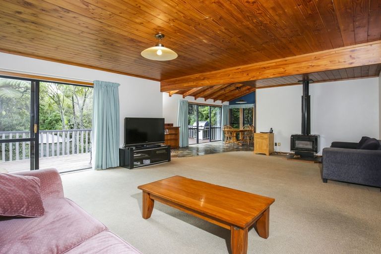 Photo of property in 39 Turanga Road, Henderson Valley, Auckland, 0612