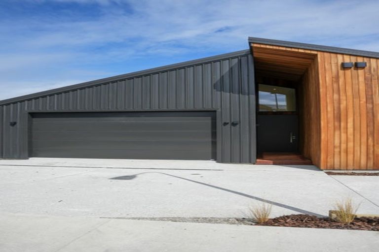 Photo of property in 45 Shelduck Road, Jacks Point, 9371