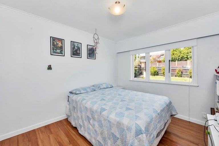 Photo of property in 1/1 Newington Road, Henderson, Auckland, 0612