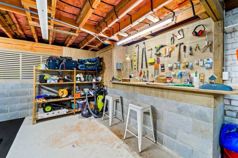 Photo of property in 70 Blakeborough Drive, Forrest Hill, Auckland, 0620