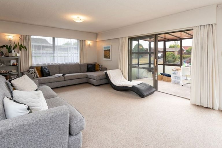 Photo of property in 2/77 Stanniland Street, Sunnyhills, Auckland, 2010