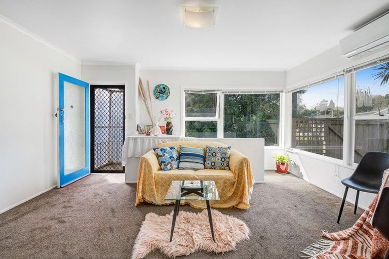 Photo of property in 1/13 Ayton Drive, Totara Vale, Auckland, 0629