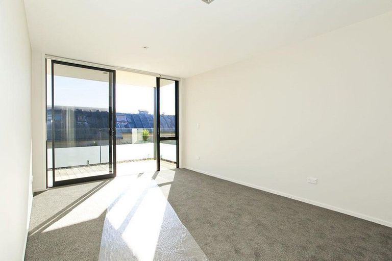 Photo of property in 35a Rothesay Bay Road, Rothesay Bay, Auckland, 0630