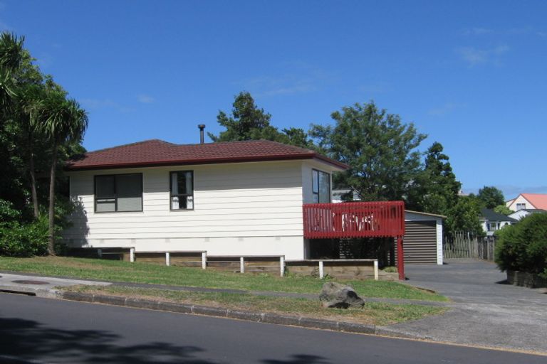 Photo of property in 26 Pemberton Avenue, Bayview, Auckland, 0629