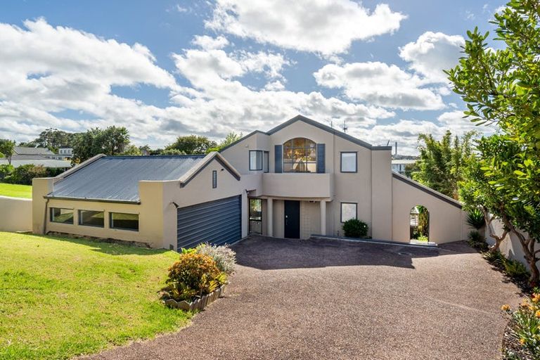 Photo of property in 11 Wilmington Place, Forrest Hill, Auckland, 0620