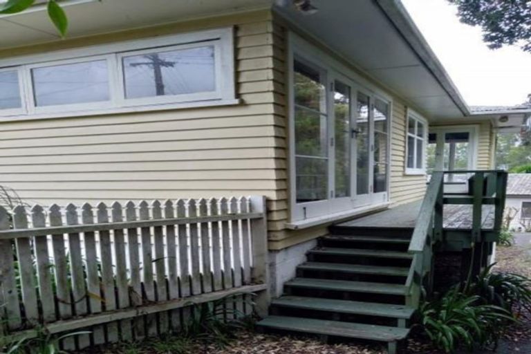 Photo of property in 122 Sandspit Road, Shelly Park, Auckland, 2014