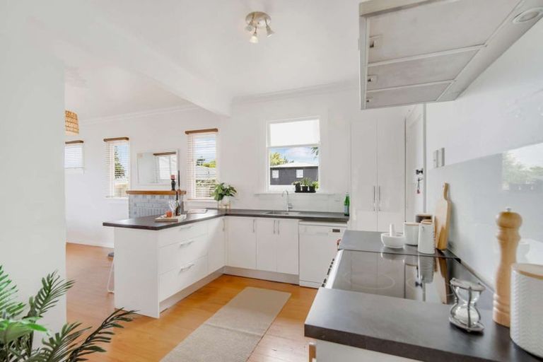 Photo of property in 403 Carrington Street, Upper Vogeltown, New Plymouth, 4310