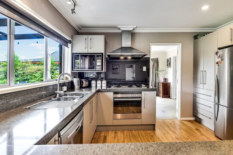 Photo of property in 43 Chedworth Avenue, Chedworth, Hamilton, 3210