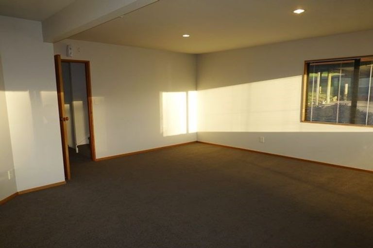 Photo of property in 3/194 Whangaparaoa Road, Red Beach, 0932