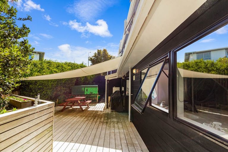 Photo of property in 1/20 Reynolds Place, Torbay, Auckland, 0630