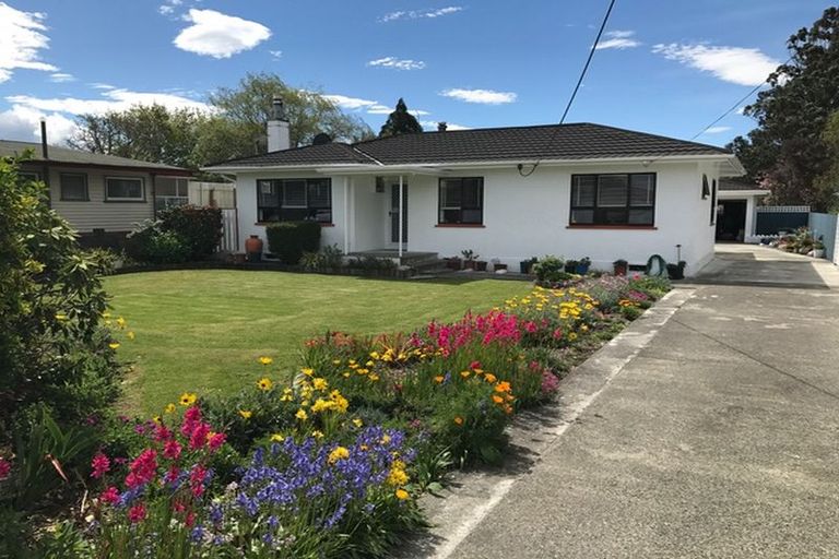 Photo of property in 7 Moreton Road, Carterton, 5713